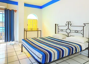 OYO Casa Mission hotel thumbnail 7