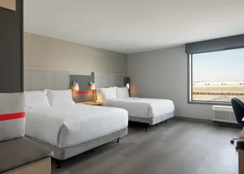 avid hotel Oak Creek by IHG hotel thumbnail 5