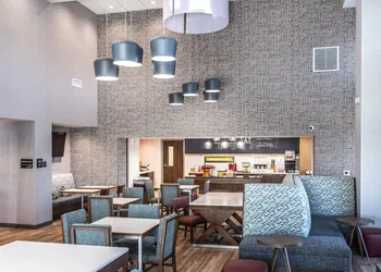 Hampton Inn & Suites Bakersfield Central hotel thumbnail 3