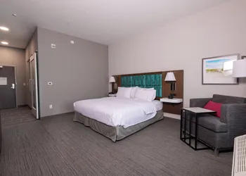 Hampton Inn & Suites Bakersfield Central hotel thumbnail 6