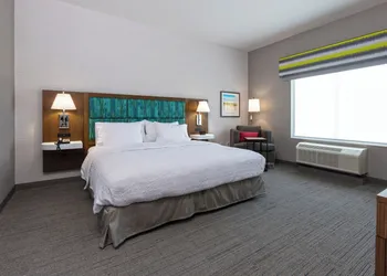 Hampton Inn & Suites Bakersfield Central hotel thumbnail 7