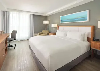 DoubleTree by Hilton Miami North I-95 hotel thumbnail 4