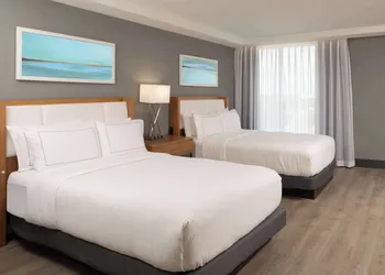 DoubleTree by Hilton Miami North I-95 hotel thumbnail 5