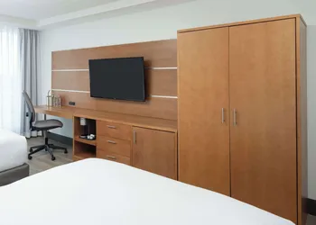 DoubleTree by Hilton Miami North I-95 hotel thumbnail 7