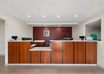 Quality Suites Wildwood - The Villages hotel thumbnail 3