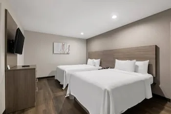 Quality Suites Wildwood - The Villages hotel thumbnail 6