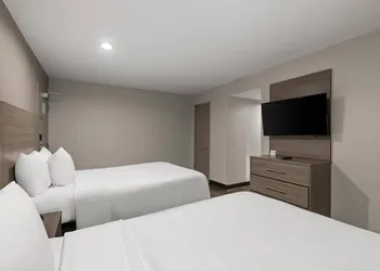 Quality Suites Wildwood - The Villages hotel thumbnail 7