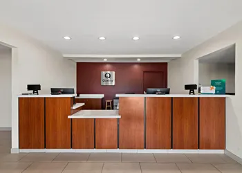 Quality Suites Wildwood - The Villages hotel thumbnail 3