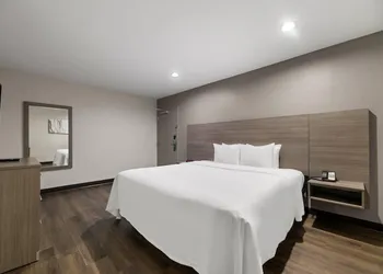 Quality Suites Wildwood - The Villages hotel thumbnail 8
