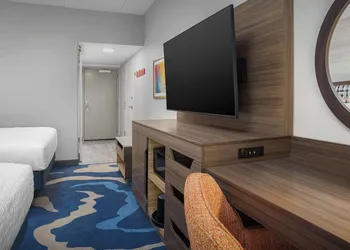 Hampton Inn & Suites Naples South hotel thumbnail 5