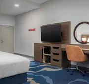 Hampton Inn & Suites Naples South hotel detail image 7