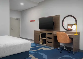 Hampton Inn & Suites Naples South hotel thumbnail 7