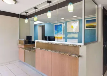 Days Inn & Suites by Wyndham Indianapolis Airport East hotel thumbnail 3