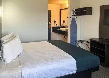 Studio 6 Suites Delano, CA hotel thumbnail 5