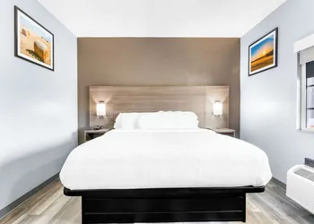 Quality Inn Lawrenceburg hotel thumbnail 8