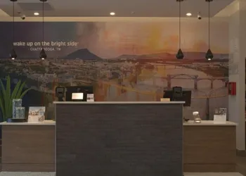 La Quinta Inn & Suites by Wyndham Chattanooga Downtown/South hotel thumbnail 8