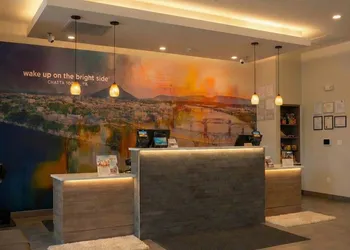 La Quinta Inn & Suites by Wyndham Chattanooga Downtown/South hotel thumbnail 2