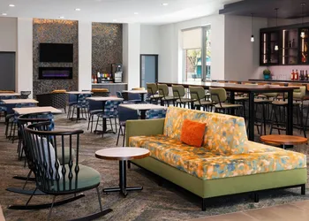 La Quinta Inn & Suites by Wyndham Chattanooga Downtown/South hotel thumbnail 7
