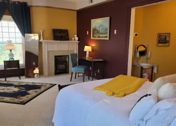 The Kings Throne Inn and Guest House hotel thumbnail 2