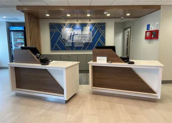 Holiday Inn Express & Suites Elyria by IHG hotel thumbnail 2
