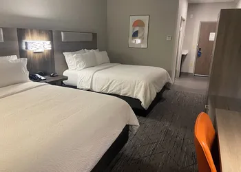 Holiday Inn Express & Suites Elyria by IHG hotel thumbnail 3