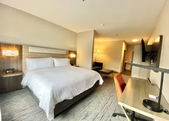 Holiday Inn Express & Suites Elyria by IHG hotel thumbnail 4