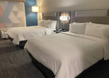 Holiday Inn Express & Suites Elyria by IHG hotel thumbnail 5