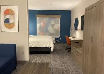 Holiday Inn Express & Suites Elyria by IHG hotel thumbnail 6