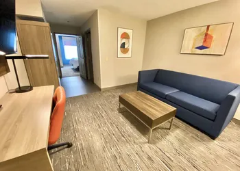 Holiday Inn Express & Suites Elyria by IHG hotel thumbnail 7