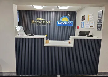 Days Inn By Wyndham Davenport hotel thumbnail 4
