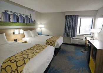 Days Inn By Wyndham Davenport hotel thumbnail 6
