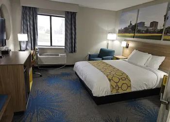 Days Inn By Wyndham Davenport hotel thumbnail 7