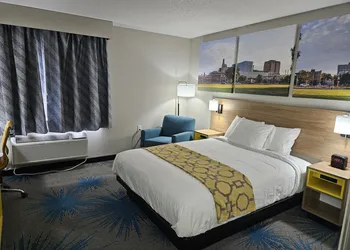 Days Inn By Wyndham Davenport hotel thumbnail 8