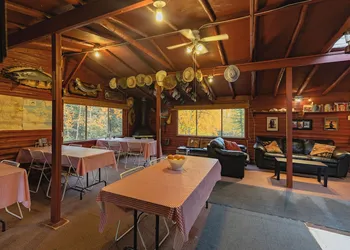 Andrew Lake hotel thumbnail 5