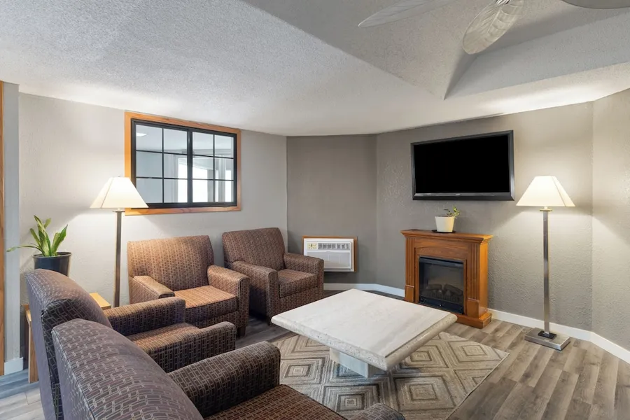 Sauk River Inn & Suites, a Travelodge by Wyndham hotel detail image 2