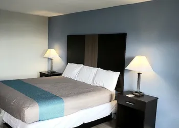 Econo Lodge Mineral Wells hotel thumbnail 3