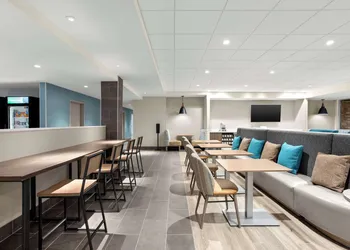 Home2 Suites By Hilton Owatonna hotel thumbnail 3