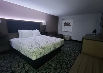 Baymont By Wyndham South Bend hotel thumbnail 3
