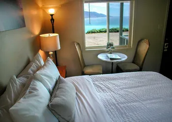 Lucia Lodge hotel thumbnail 2