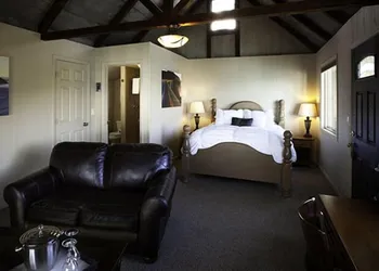 Lucia Lodge hotel thumbnail 6