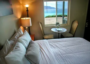 Lucia Lodge hotel thumbnail 2
