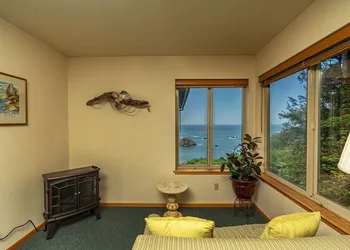 Turtle Rocks Oceanfront Inn hotel thumbnail 2