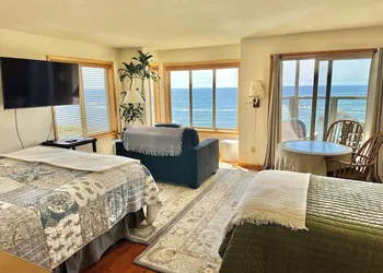 Turtle Rocks Oceanfront Inn hotel thumbnail 3