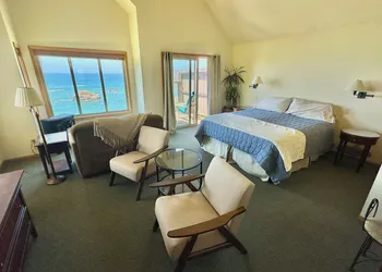 Turtle Rocks Oceanfront Inn hotel thumbnail 5