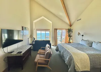 Turtle Rocks Oceanfront Inn hotel thumbnail 6