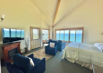 Turtle Rocks Oceanfront Inn hotel thumbnail 7
