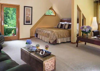 Cherry Valley Manor Luxury Bed and Breakfast hotel thumbnail 4