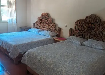 OYO Los Alcatraces hotel thumbnail 5
