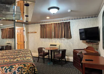 Royal Motel hotel thumbnail 3