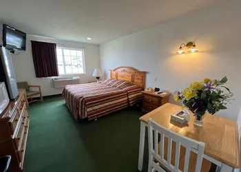 Red Bud Country Inn hotel thumbnail 6